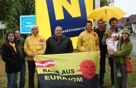Roland Egger (rechts in gelber Jacke) bei Österreich-Tour in Gmünd